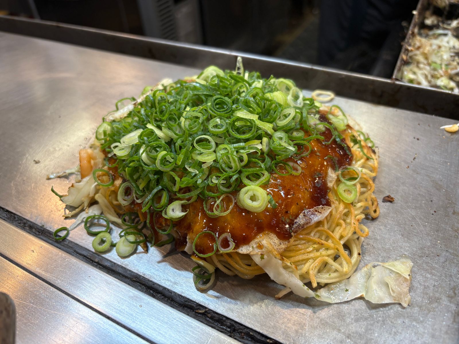 ランチにいただいた海鮮お好み焼きの写真