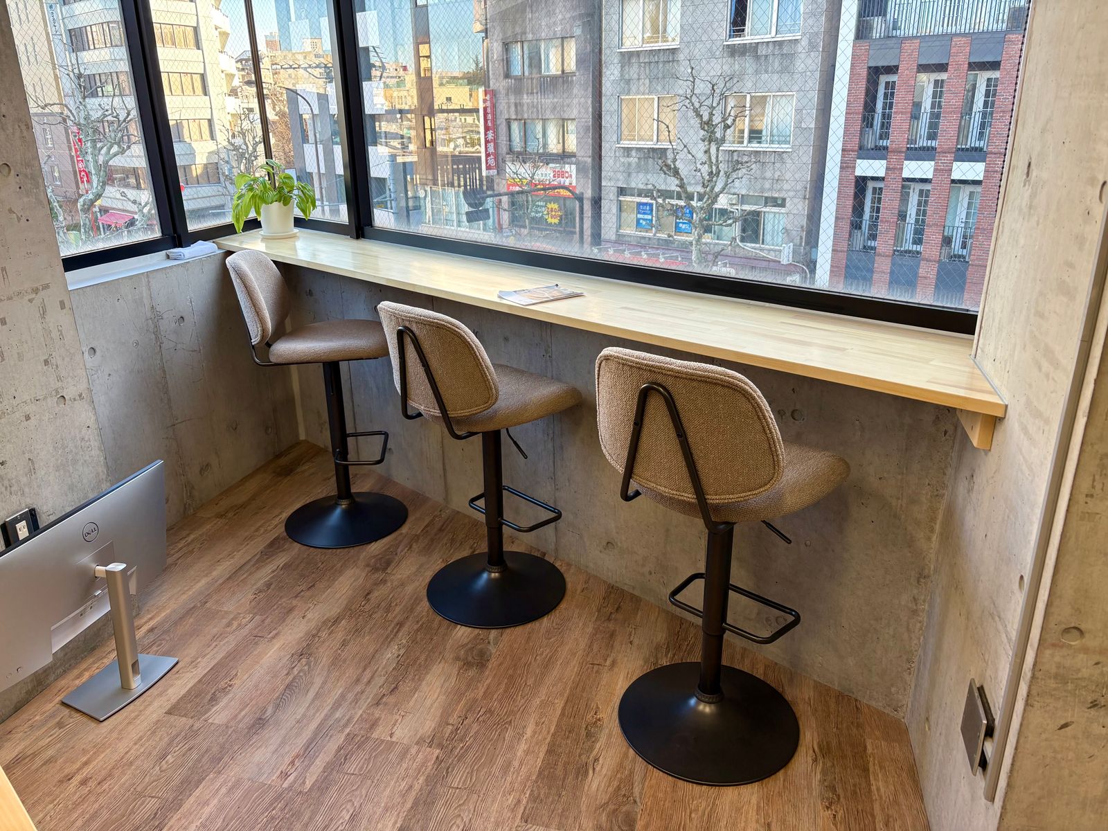 æèĄæžă©ă€ăă©ăȘăŒăźă«ăŠăłăżăŒăźæ§ćăźćç