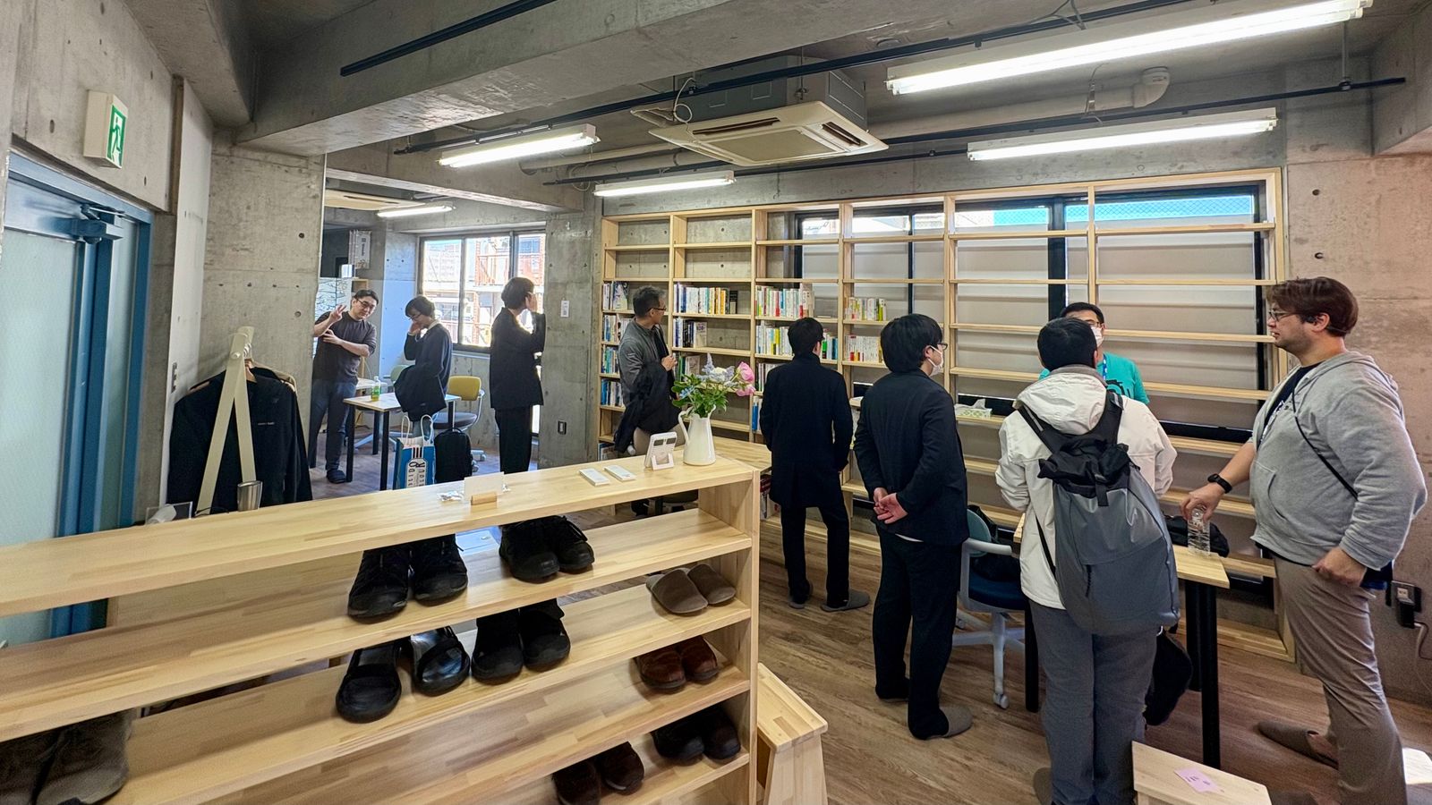 ๆ่กๆธใฉใคใใฉใชใผใ็ฌฌ1ๅใใฌใชใผใใณใใผใใฎๆงๅญใฎๅ็ใๅคใใฎไบบใไบคๆตใใฆใใใ