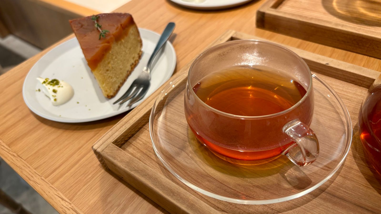 「林檎と紅茶と」でいただいたケーキと紅茶の写真